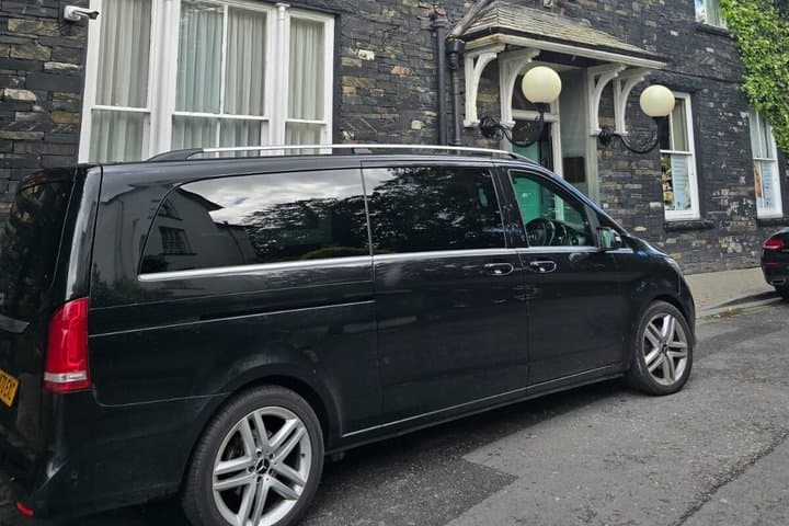 Edinburgh Airport to Glasgow City One Way Private Transfer