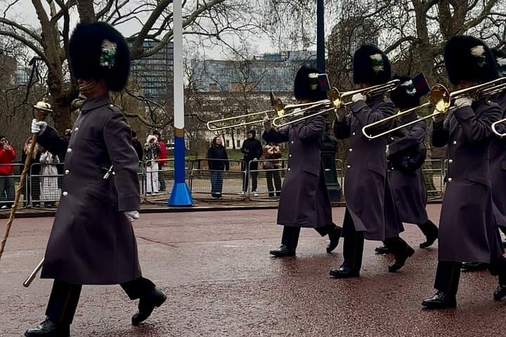Essential tour of London and the King's Guard