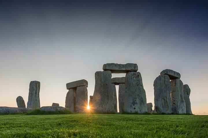 Stonehenge and Cotswolds Tour from London