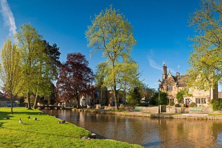 Stonehenge and Cotswolds Tour from London