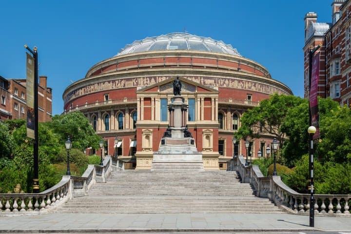 Royal Albert Hall: A world-famous concert hall and a must-have London photo stop.