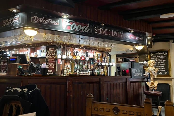York Private Historical Pub Tour with Free Drinks