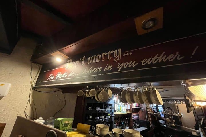 York Private Historical Pub Tour with Free Drinks