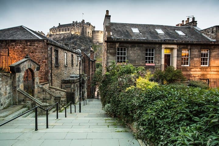 Private Edinburgh Walking Experience with STGA Blue Badge Guide