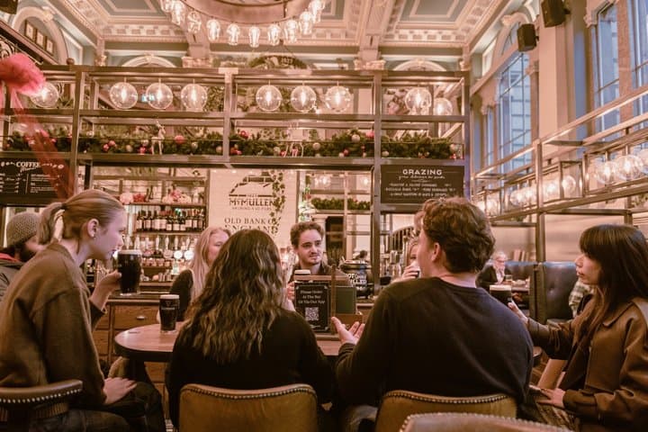 London Historic Pubs and Taverns Walking Tour with Beer Tasting