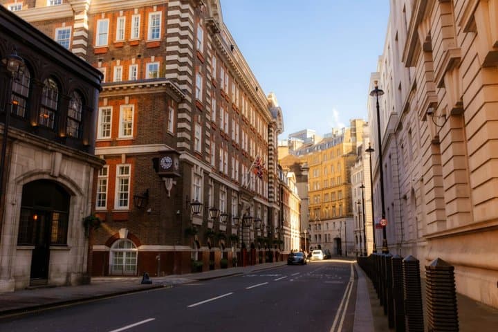 London Historic Pubs and Taverns Walking Tour with Beer Tasting