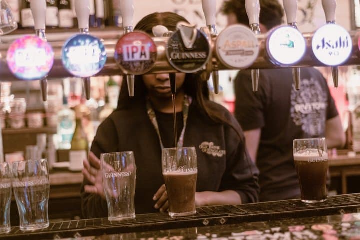 London Historic Pubs and Taverns Walking Tour with Beer Tasting