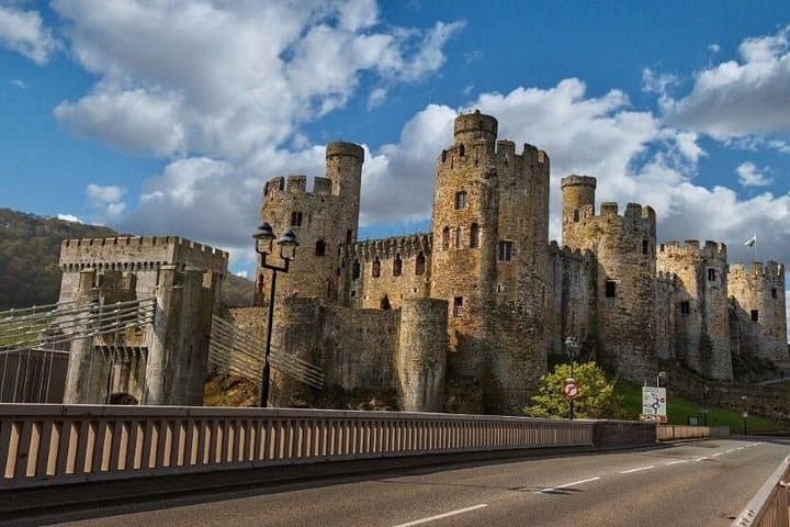 North Wales Road Trip Guidebook - Anglesey, Conwy & Llangollen