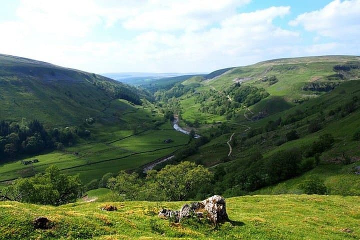 Yorkshire Dales Road Trip Guidebook - Brontë to Herriot Country