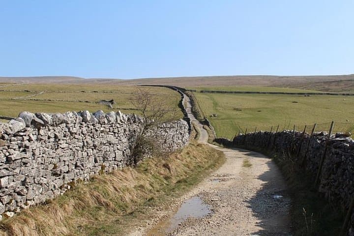 Yorkshire Dales Road Trip Guidebook - Brontë to Herriot Country
