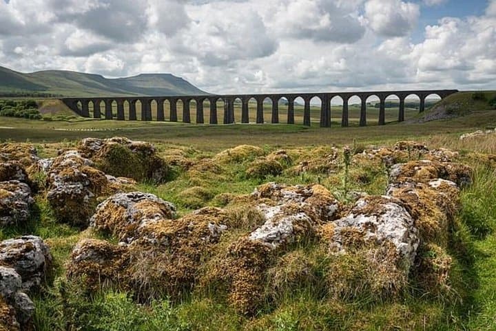 Yorkshire Dales Road Trip Guidebook - Brontë to Herriot Country