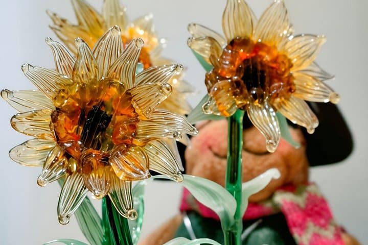 Handcrafted lampwork glass sunflower in a 3-hour session.