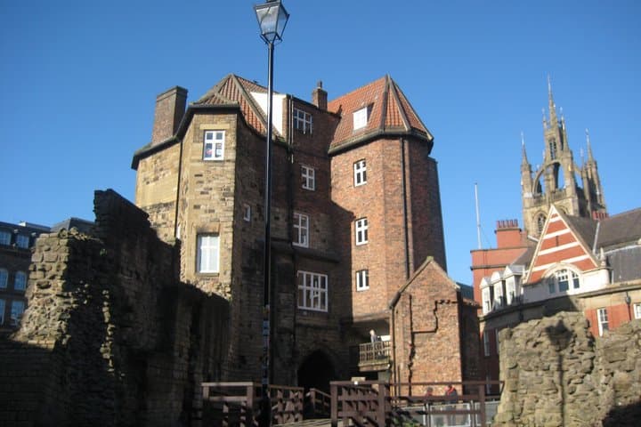 90 minute Old Newcastle Walking Tour - FREE castle entry included