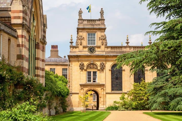 Oxford Audio Guided Walking Tour 2h and 26 audio commentary