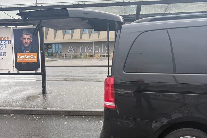 Belfast Airport Private Transfer to City Centre by Luxury Minivan