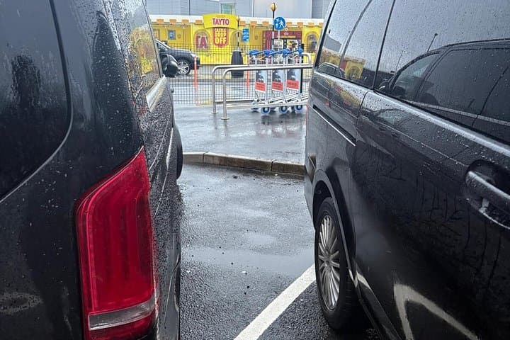 Belfast Airport Private Transfer to City Centre by Luxury Minivan