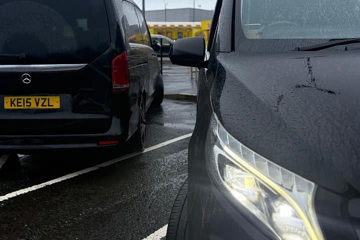 Belfast Airport Private Transfer to City Centre by Luxury Minivan