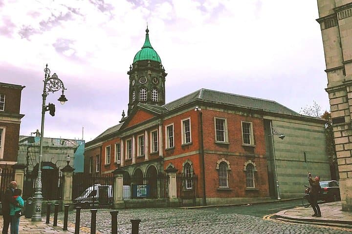 Ireland (Giant’s Causeway & Cliffs of Moher) 5-Day minivan Tour