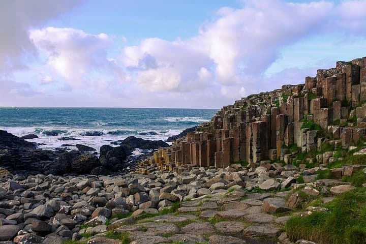Ireland (Giant’s Causeway & Cliffs of Moher) 5-Day minivan Tour