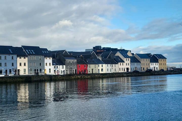 Ireland (Giant’s Causeway & Cliffs of Moher) 5-Day minivan Tour