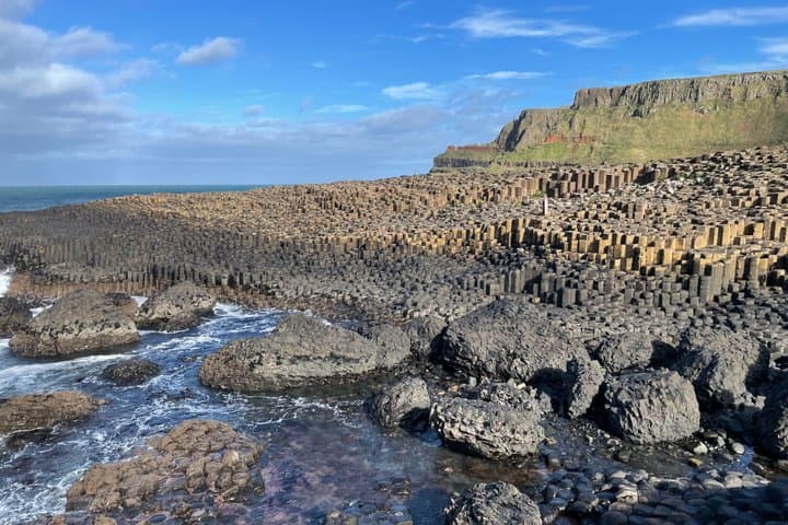 Belfast Private Luxury Tour - Giants Causeway : Scenery & History