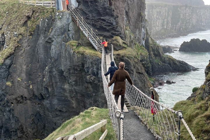 Belfast Private Luxury Tour - Giants Causeway : Scenery & History