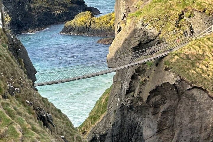 Belfast Private Luxury Tour - Giants Causeway : Scenery & History