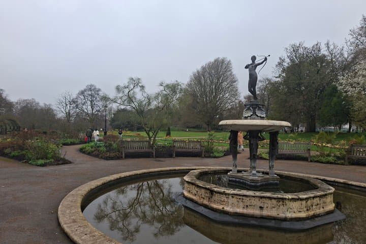 Self-Guided Scavenger Hunt in Hyde Park