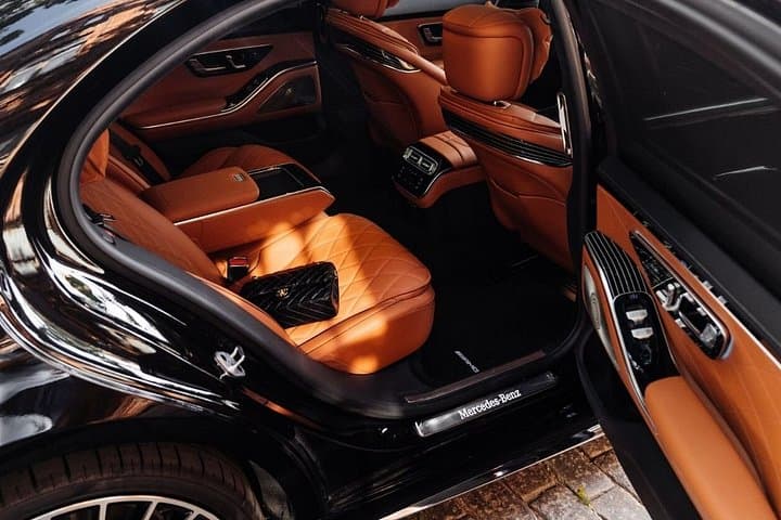 London to Windsor Castle with Private Chauffeur and Luxury Car