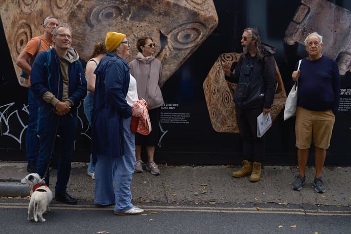 London Bridge Walking Tour: Mysterious Alleys, Hidden Pathways