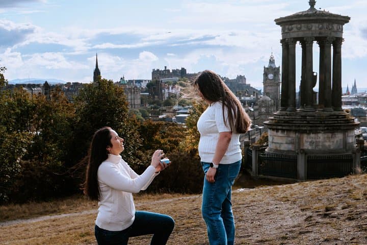Elegant Professional Private Photoshoot Tour in Edinburgh