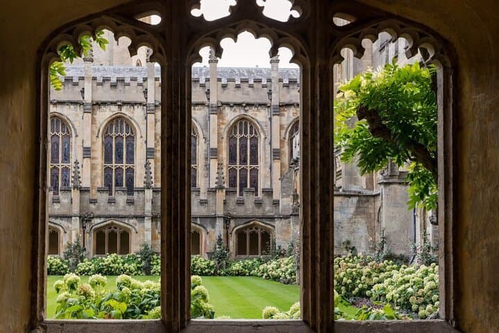 Oxford: Harry Potter Tour with Hogwarts Student Guide