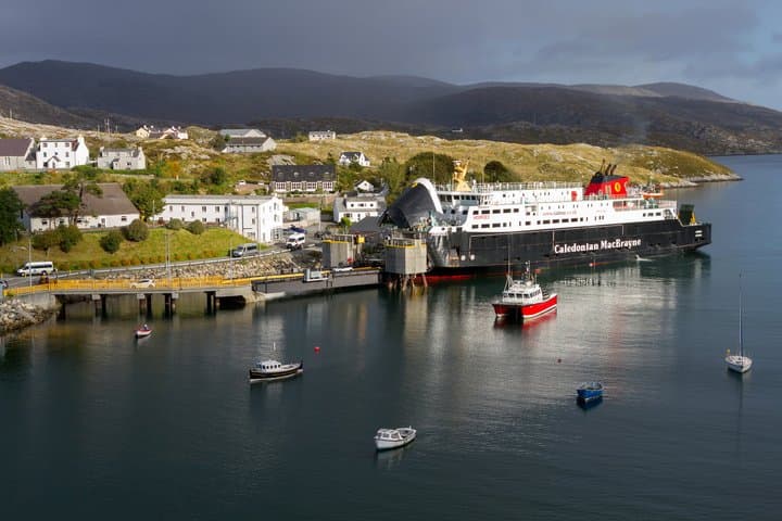 Private Lewis and Harris Tour History Distillery and Beaches
