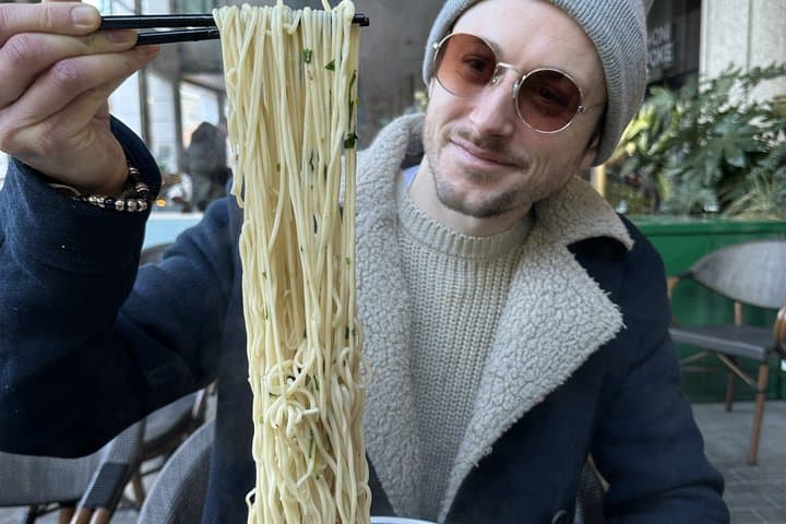 Asian Street Food Treasure Hunt and Self-Guided Tour in London