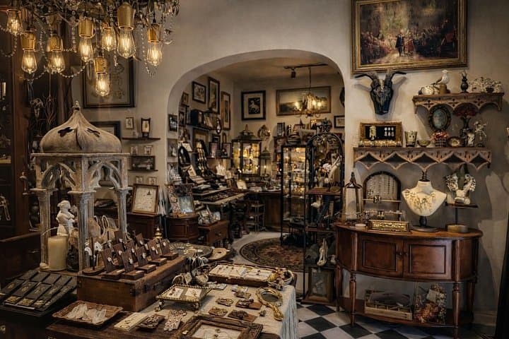 Antique & Art Shopping Experience in London