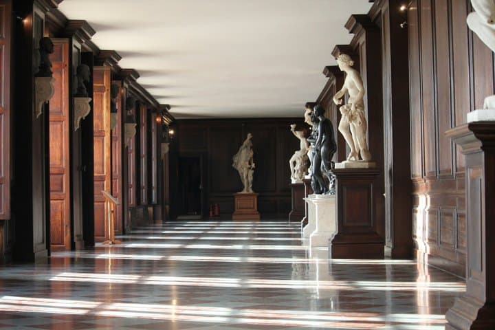 Private Day Trip to Windsor Castle and Hampton Court Transfer