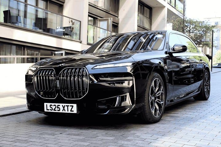 London to Windsor Castle with Private Chauffeur and Luxury Car