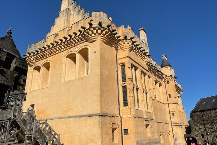 Stirling Castles and Hairy Coos Private Scenic Tour