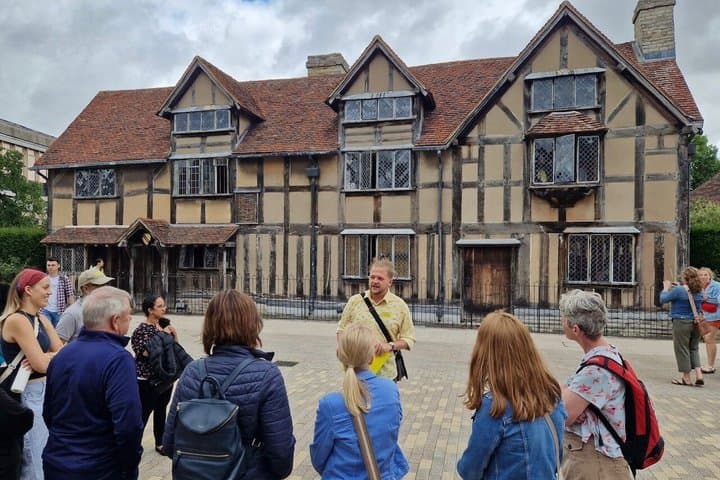 Discover Stratford in 60 minutes (with Stratford Town Walk)