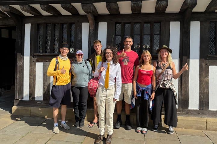 Discover Stratford in 60 minutes (with Stratford Town Walk)