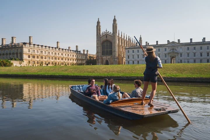 Cambridge Tour by Alumni™ & Punting + Optional King's College