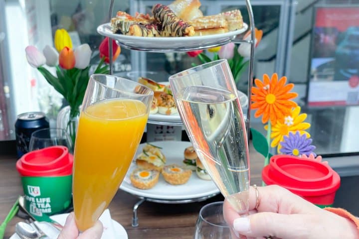 Brunch and Bubbles London Sightseeing Tour with Prosecco