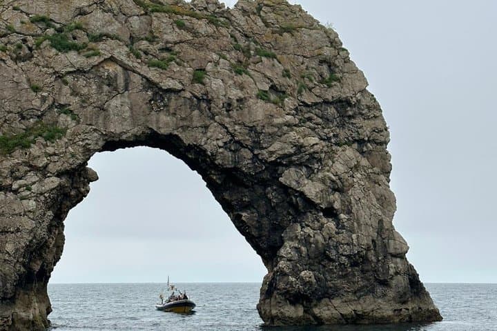 Durdle Door and Lulworth Cove Coast Small-Group Day Trip