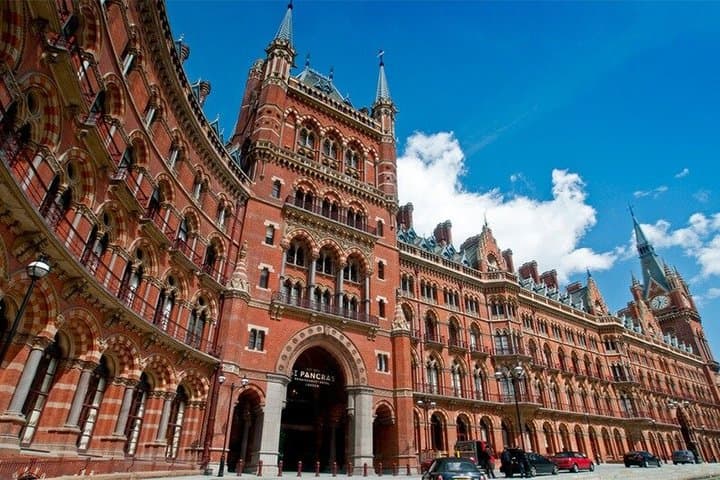 Private Arrival or Departure Transfer: London City Airport to Central London