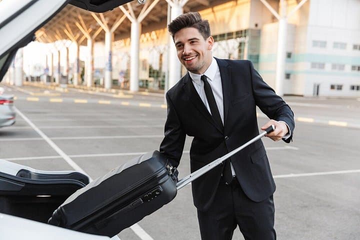 Private Arrival or Departure Transfer: London City Airport to Central London