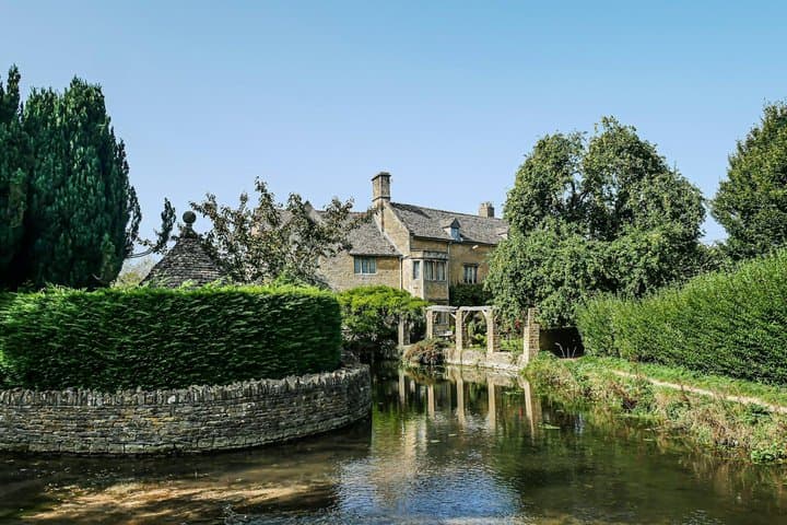Private Tour to Downton Abbey and Cotswolds with Hotel Pick up