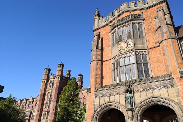 Newcastle at a glance Walking tour