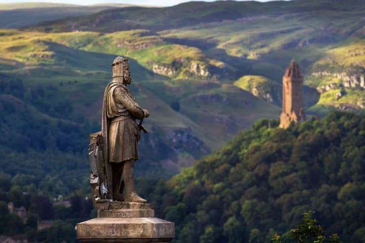 Stirling Castle and Whisky Very Small Group Tour from Edinburgh