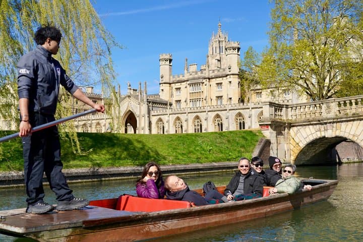 Cambridge Walking and Punting Shared Combined Tour
