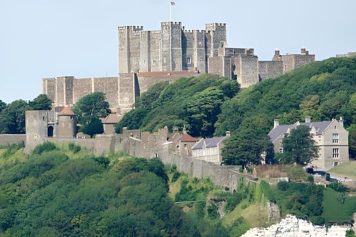 Canterbury, Dover Castle and Leeds Castle Day Tour from London